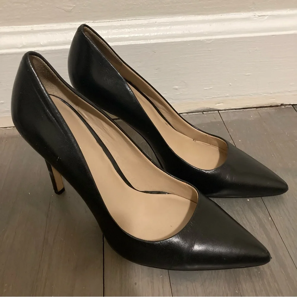 Saks Fifth Avenue Cathy Black Leather Pumps - 9M - Picture 4 of 5
